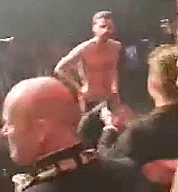 Aleksander Melgalvis desnudo