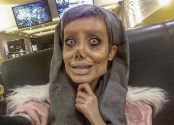 Loca que se parece a Angelina Jolie