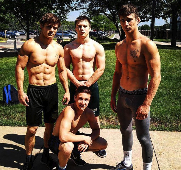 Universitario desnudo Dylan Geick