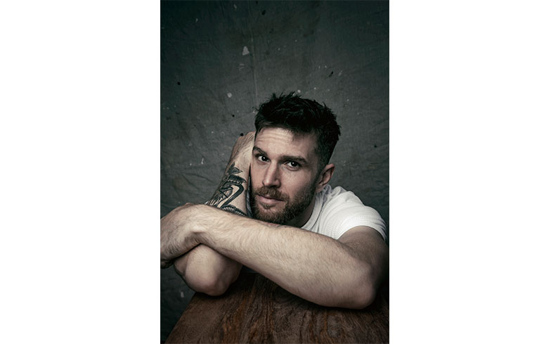Joel Dommett desnudo