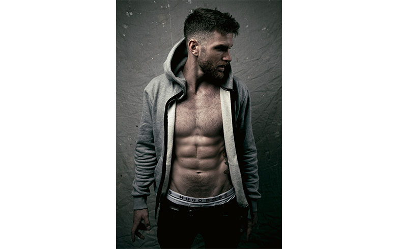 Joel Dommett desnudo