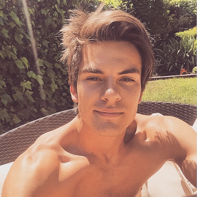 Andrés Ceballos desnudo | DVICIO desnudo