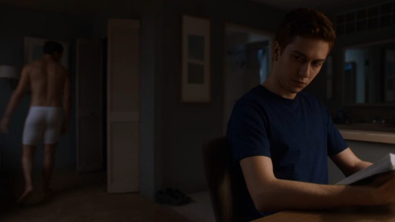 Adam Foster desnudo en 'Room 104'