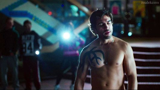 Elyas M'Barek desnudo