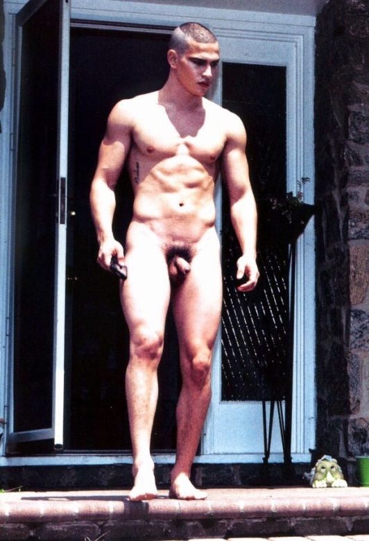 Santiago Peralta desnudo