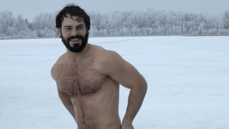 Shawn Roberts desnudo en 'A Frosty Affair'