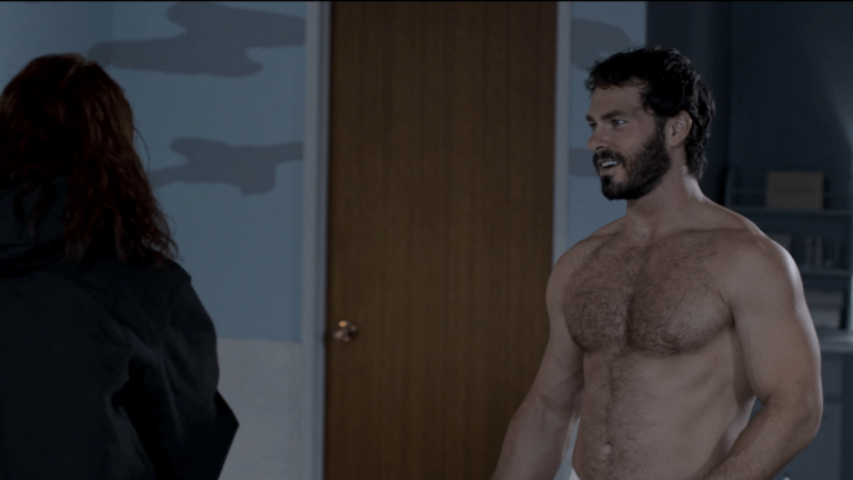 Shawn Roberts desnudo en 'A Frosty Affair'