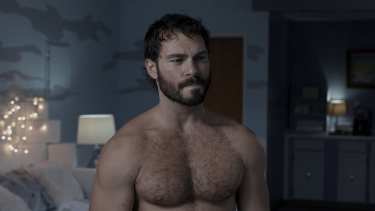 Shawn Roberts desnudo en 'A Frosty Affair'