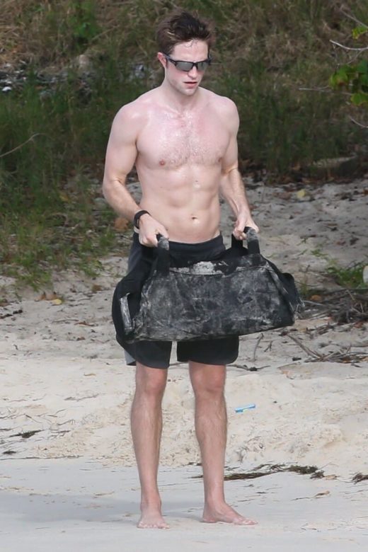Robert Pattinson desnudo entrenando