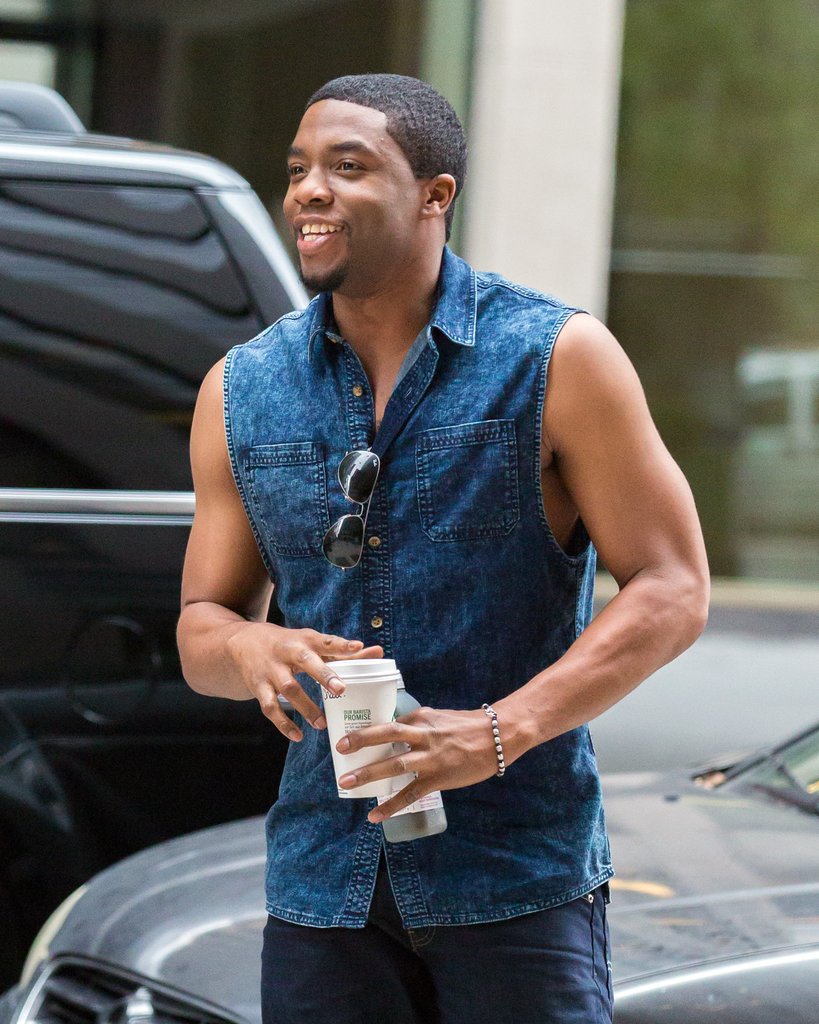 Chadwick Boseman desnudo