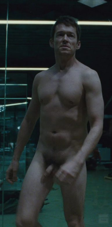 Simon Quarterman desnudo en 'Westworld'
