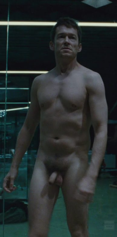 Simon Quarterman desnudo en 'Westworld'