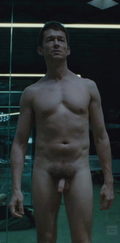 Simon Quarterman desnudo en 'Westworld'