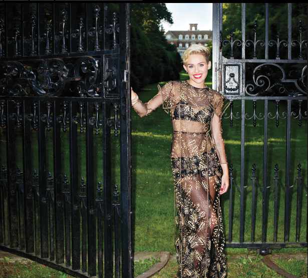 Miley Cyrus, elegante para 'Harper's Bazaar'