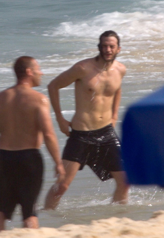 Ashton Kutcher, sin camiseta en Brasil
