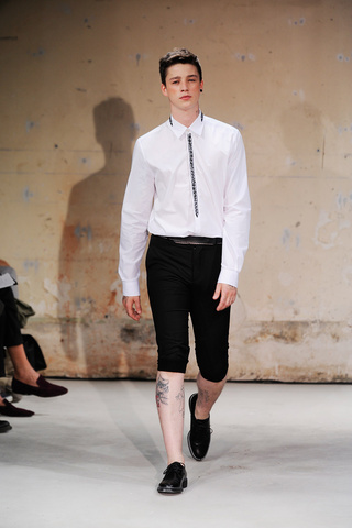 christian_lacroix_menswear___pasarela_559835771_320x480