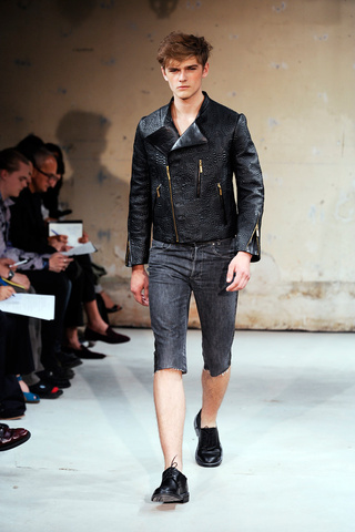 christian_lacroix_menswear___pasarela_914417759_320x480