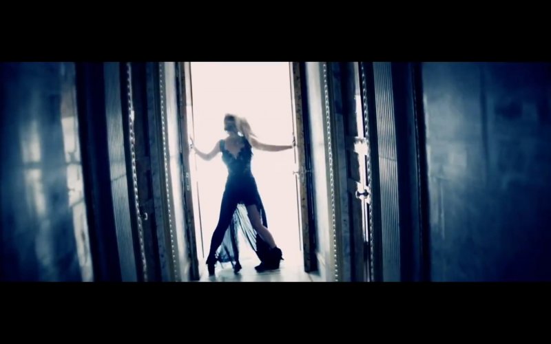 5. I whip my hair left and right