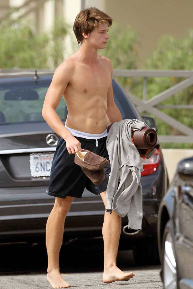 Patrick Schwarzenegger (2/5)