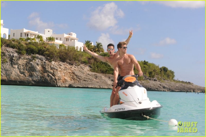 Lance Bass y su novio celebran su cumpleaños