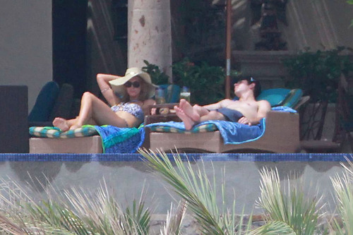 Nick Jonas y Delta Goodrem