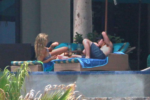 Nick Jonas y Delta Goodrem