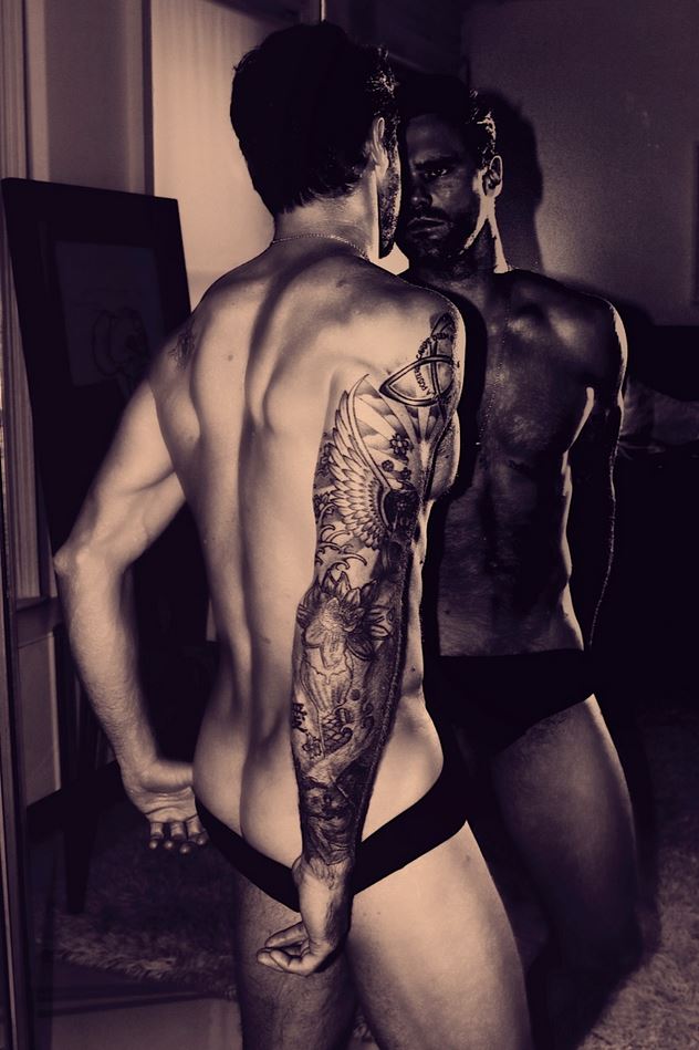 Nick Youngquest desnudo