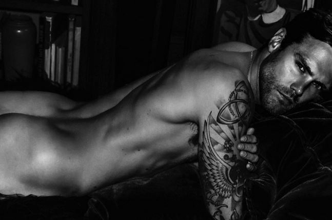 Nick Youngquest desnudo
