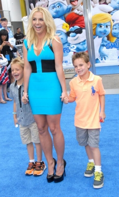 Britney Spears Pitufos 2 Estreno