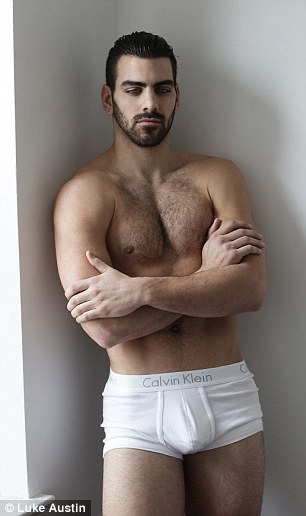 Nyle DiMarco desnudo