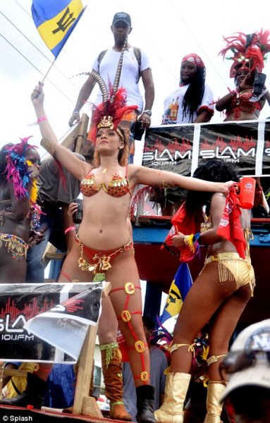 Rihanna en un carnaval en Barbados