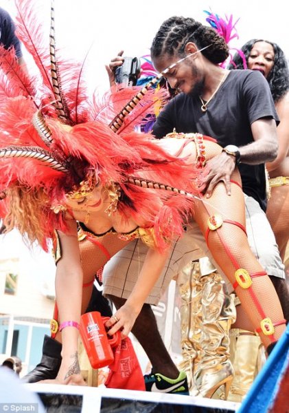 Rihanna en un carnaval en Barbados