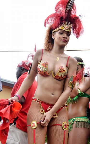 Rihanna en un carnaval en Barbados