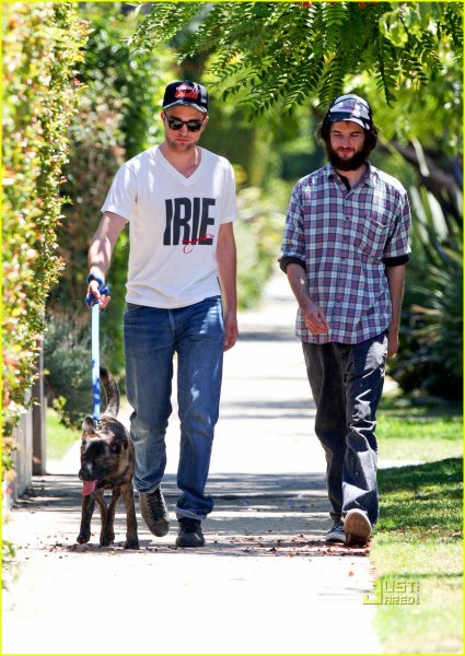 Robert Pattinson, Tom Sturridge (4/6)