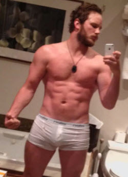 Chris Pratt sin camiseta
