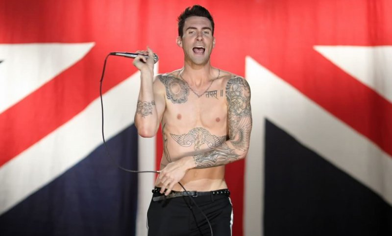 Adam Levine en el set de \'Moves Like Jagger\'