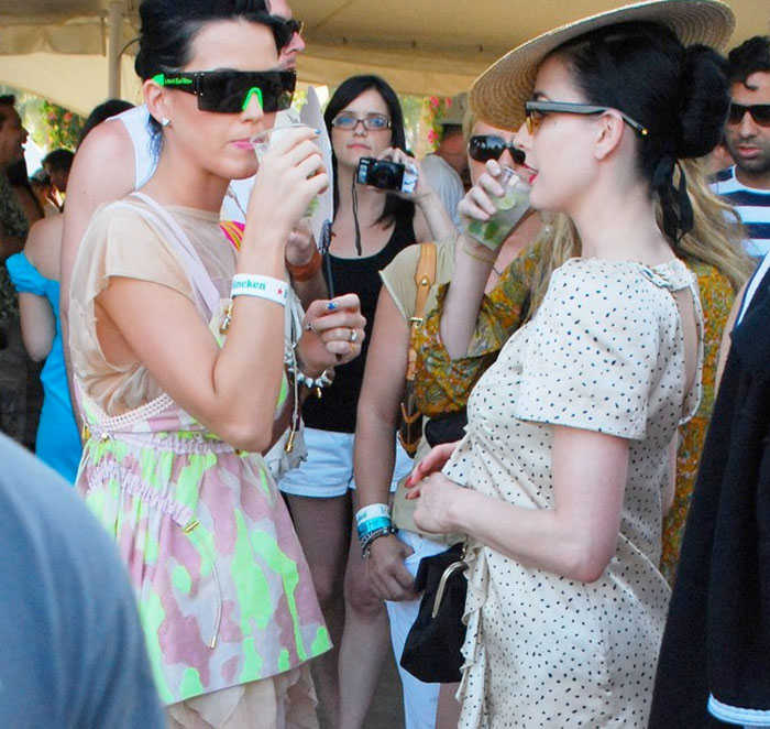 Katy Perry y Dita Von Teese se hacen amigas en Coachella