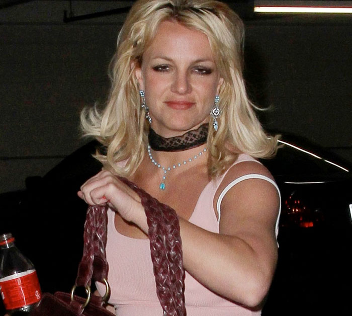 Britney Spears acude al abogado con look de loca