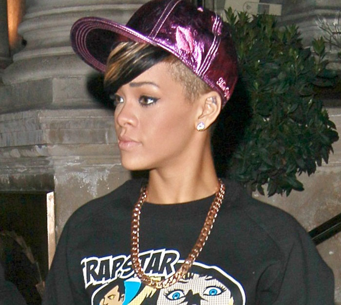 Look estrella del rap. Rihanna, Bratz rapera triunfando con Rude boy.