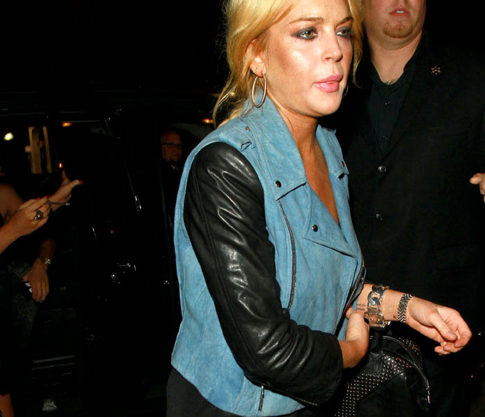 El brazalete anti-alcohol de Lindsay Lohan reacciona con el autobronceador