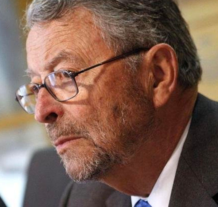 El presidente de RTVE llama "transgénicos" a los transexuales