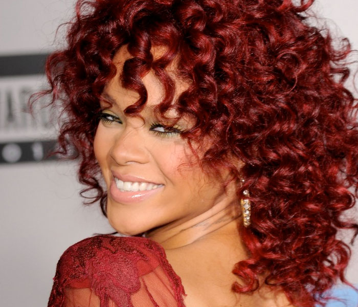 Rihanna se disfraza de Withney Houston