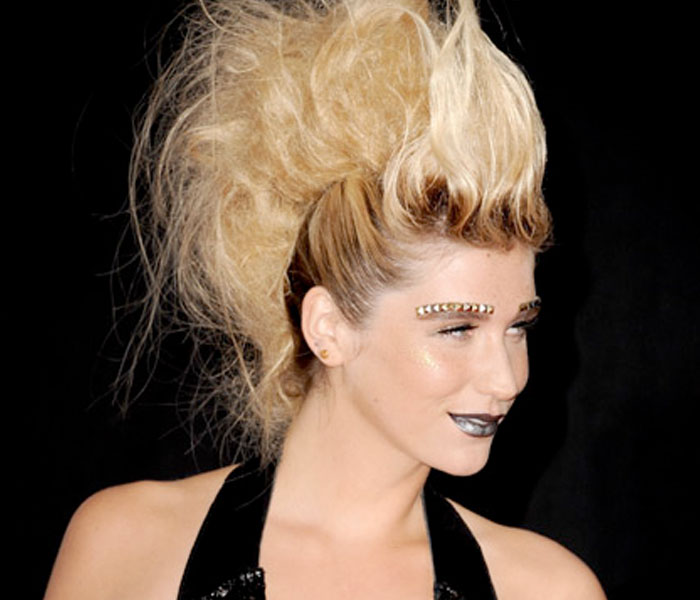 Ke$ha se monta una rave en los AMAs