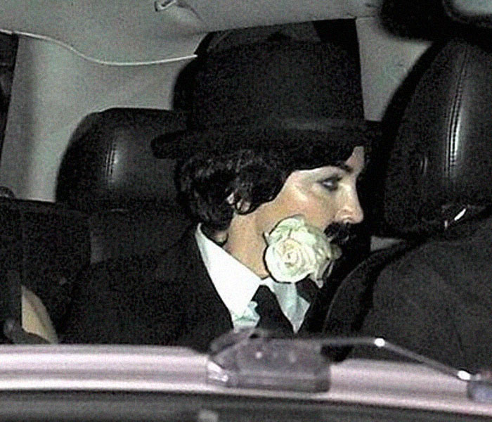 Madonna se disfraza de Charlot para el Purim