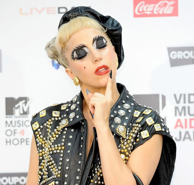 Lady Gaga se desgarra en los MTV Japan Aid Relief