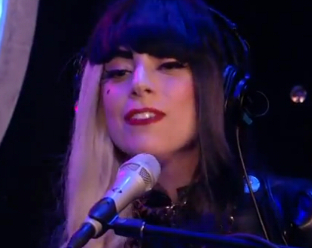 Lady Gaga emociona de verdad en el show de Howard Stern