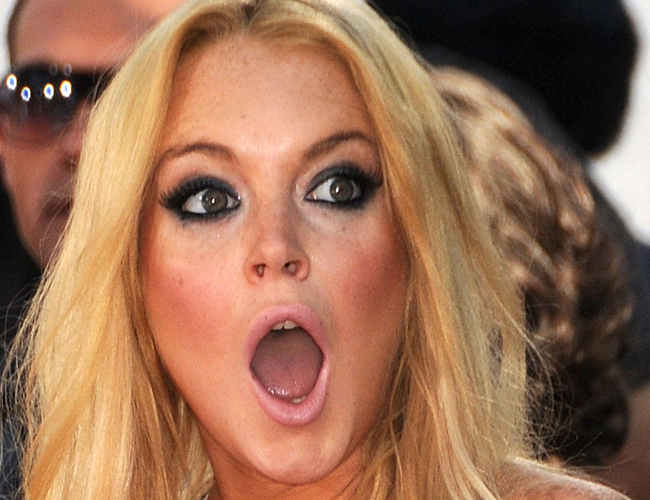 Lindsay Lohan le debe pasta hasta al instalador del equipo de música