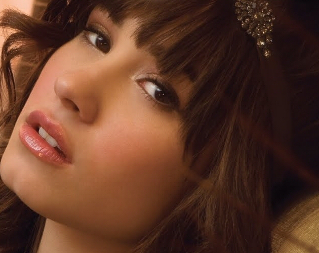 ¡Demi Lovato canta en español su último single 'Skyscraper / Rascacielos'!