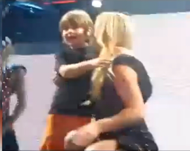 Britney Spears saca a su hijo Sean Preston al escenario