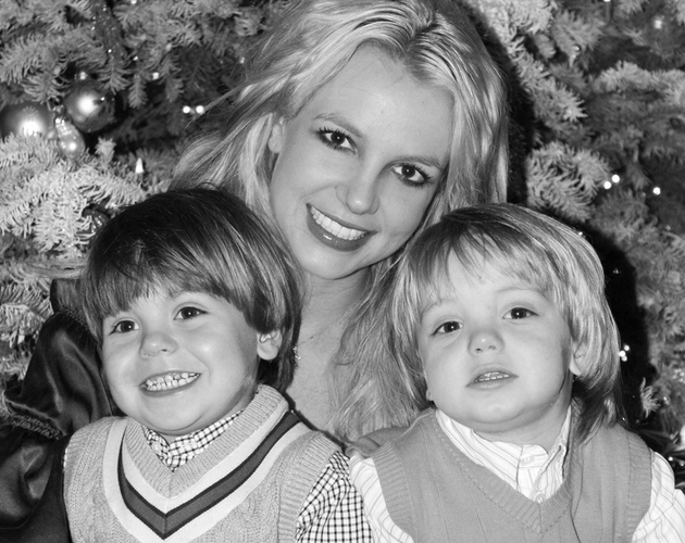 Britney Spears juega con sus hijos a la Wii